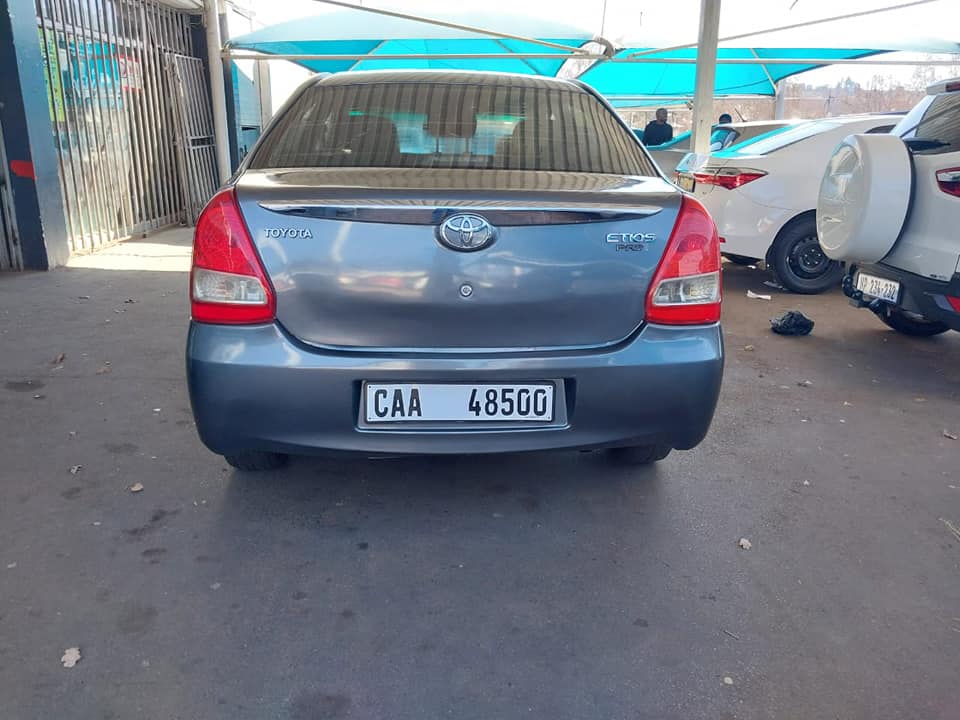 2017 TOYOTA ETIOS 1.5 SEDAN  GREY COLOR MANUEL PETROL