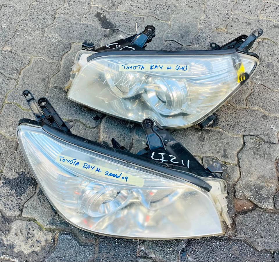 Toyota RAV4 Headlights 2006/09 - Private Seller Toyota RAV4 Headlights 2006/09 - Private Seller