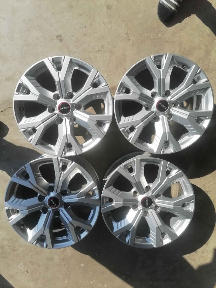 Isuzu DMX 18inch Mag Rims (WITH WHEEL CAPS)