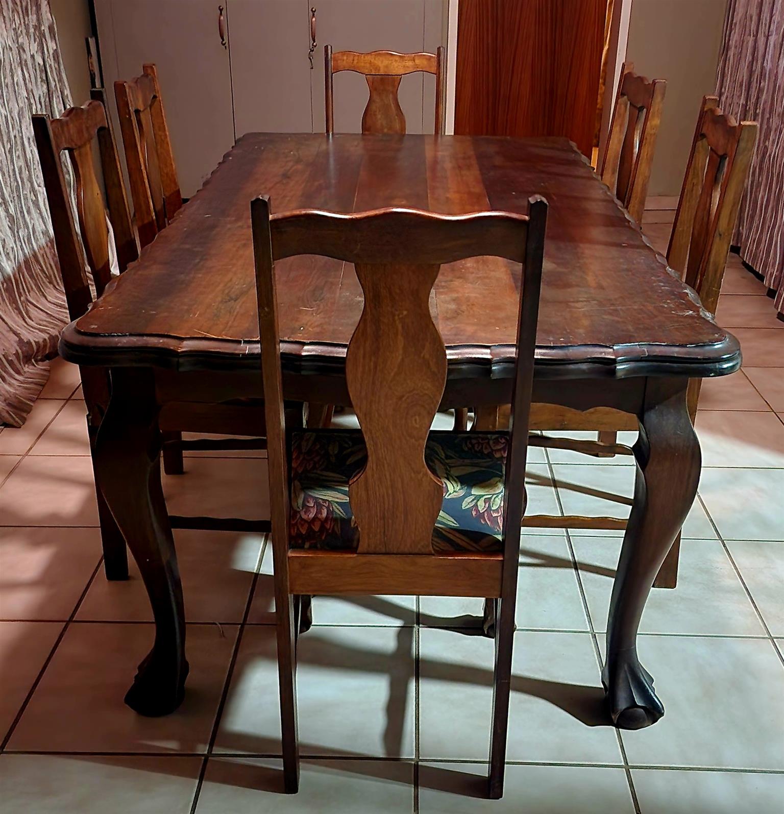 Ambulance ball & claw 6 seater dining set with sideboard