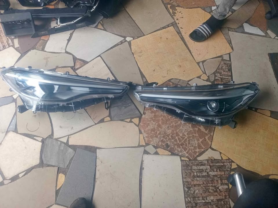 Toyota cross left and right headlights - Private Seller Toyota cross left and right headlights - Private Seller