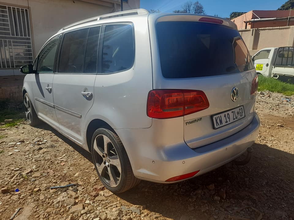 2014 VW Touran 2.0 Petrol 7 seats 92000km Panoramic Roof Available Call or whatsapp Leon