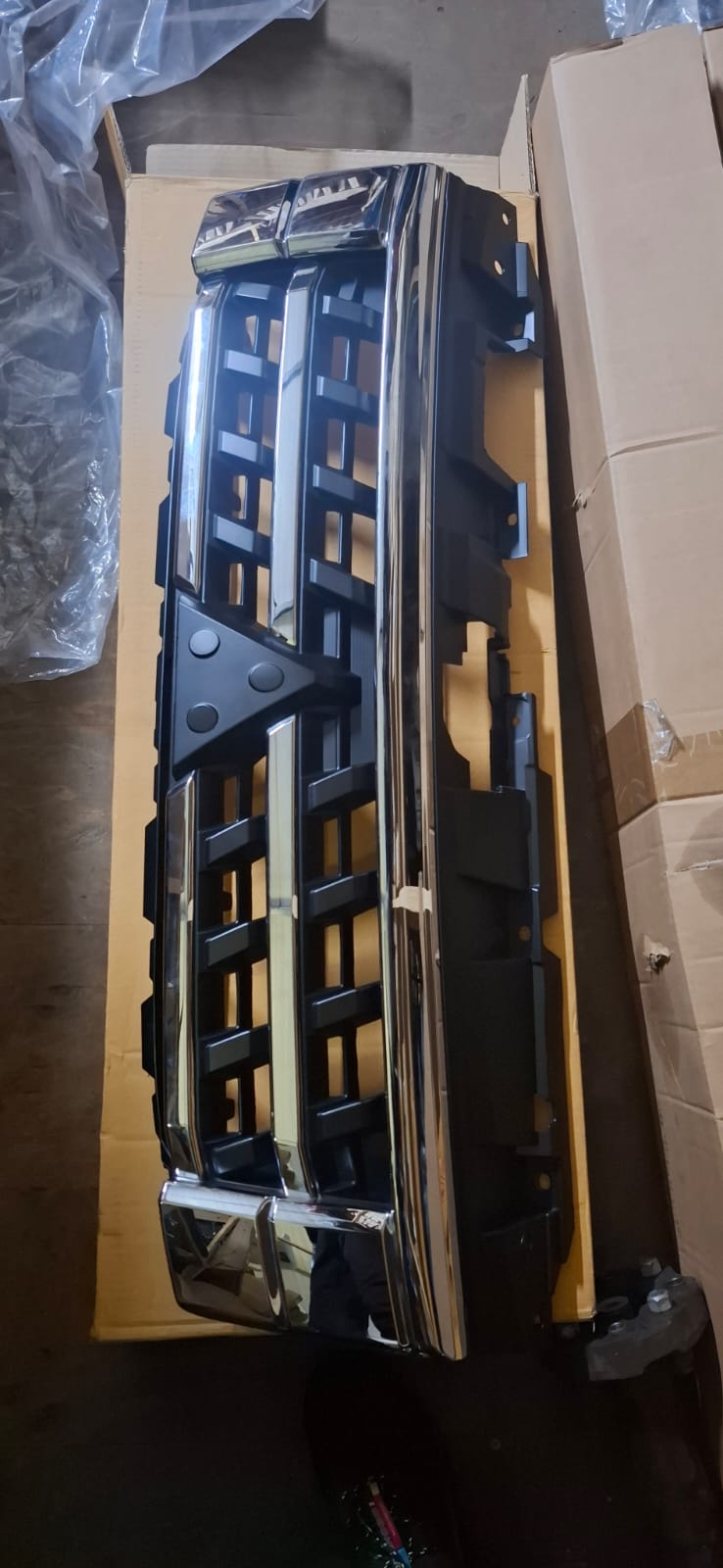 Mitsubishi Pajero Gen4 Main Grill – New Replacement Part for Sale Mitsubishi Pajero Gen4 Main Grill – New Replacement Part for Sale