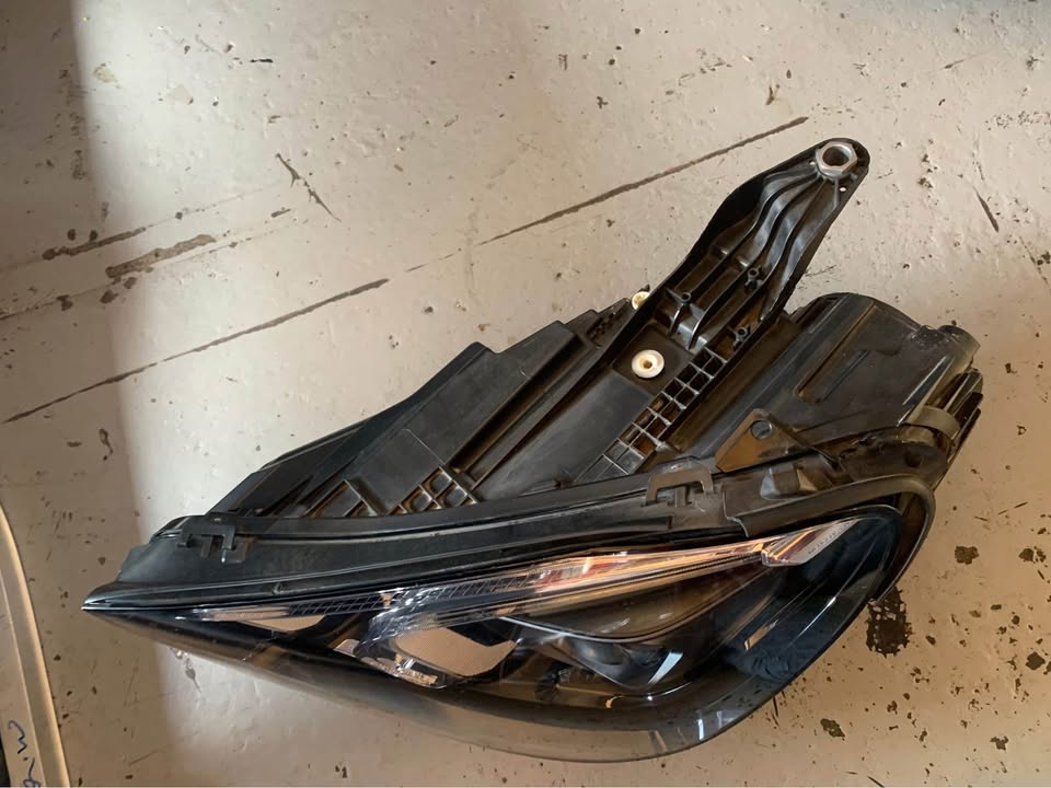 Mercedes Benz GLE single xenon headlights