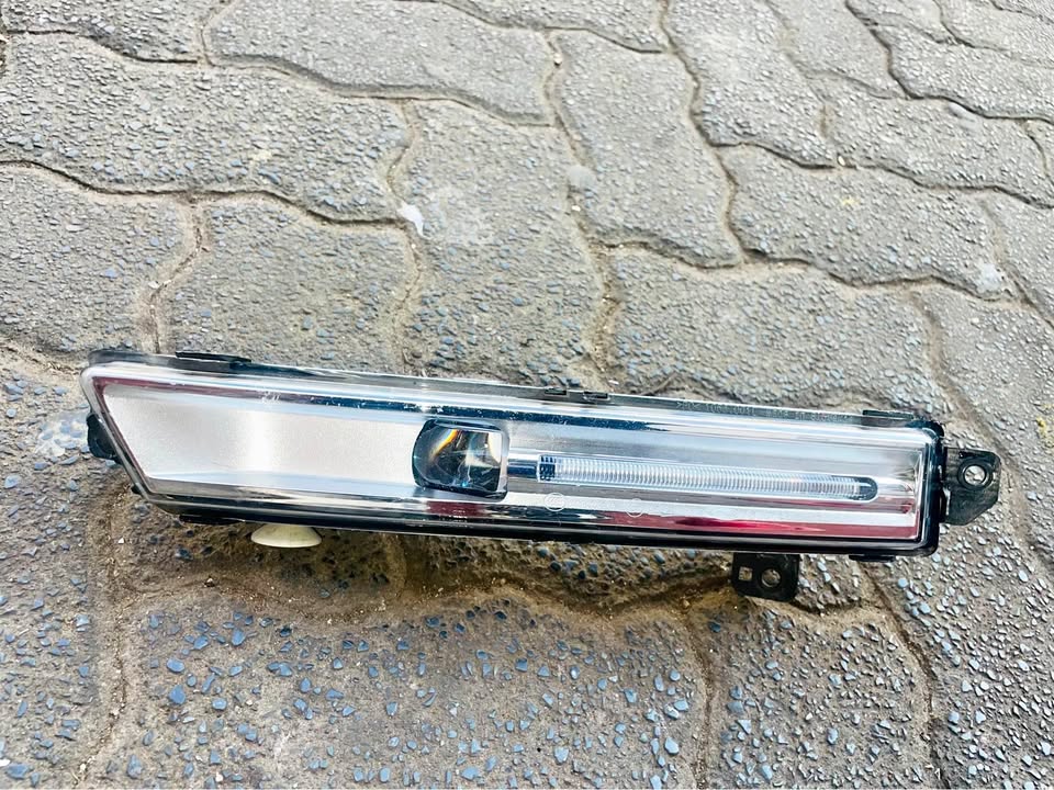 Jaguar F-Pace fog light - Private Seller Jaguar F-Pace fog light - Private Seller