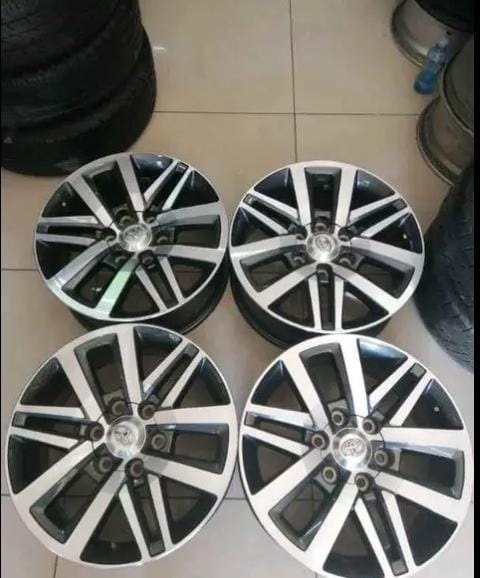 Toyota Hilux/Fortuner 18" original mags set - Private Seller Toyota Hilux/Fortuner 18" original mags set - Private Seller