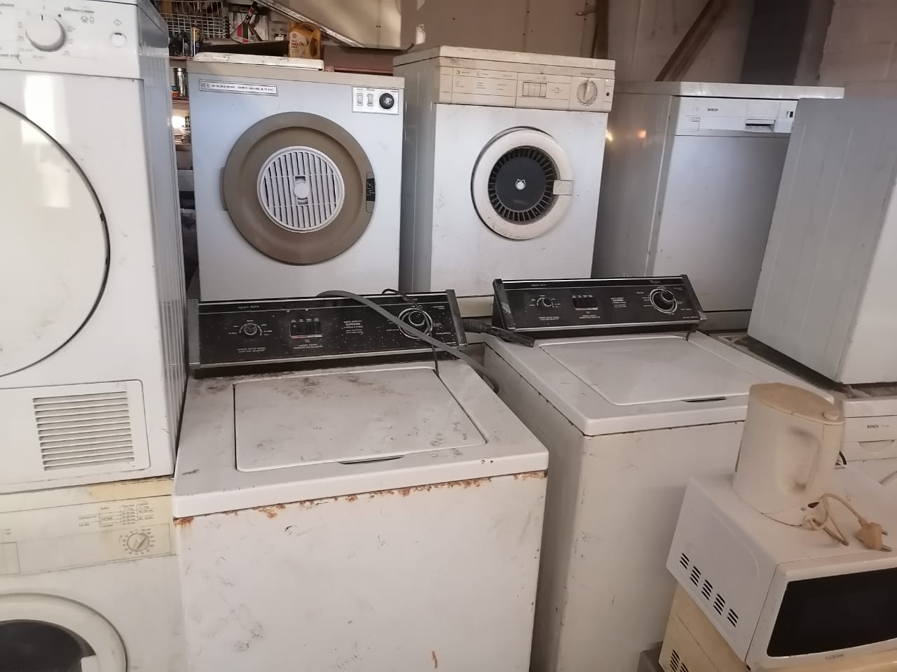 hi wecollect allbroken appliances for free , we clear out your storage units