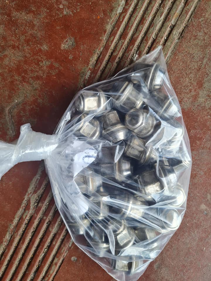 Ford original nuts 24 - Private Seller