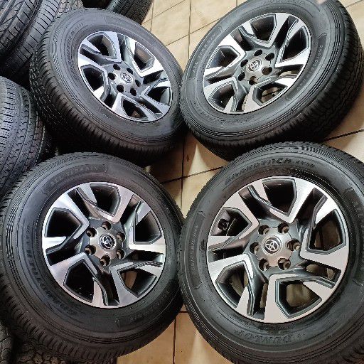 2023 Toyota fortuner with dunlop grandtrek AT30