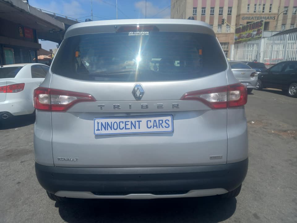 2020 RENUALT TRIBER 1.0 PETROL, MANUAL TRANSMISSION, SILVER COLOUR