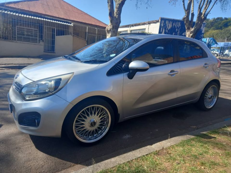 2013 Kia Rio Hatchback 1.4 Tec, Leather seat, Sunroof Spere key, Manual, Silver, 37000kms