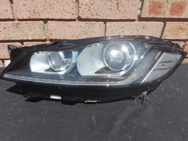 Jaguar XF X260 Left Xenon Headlight - Private Seller Jaguar XF X260 Left Xenon Headlight - Private Seller