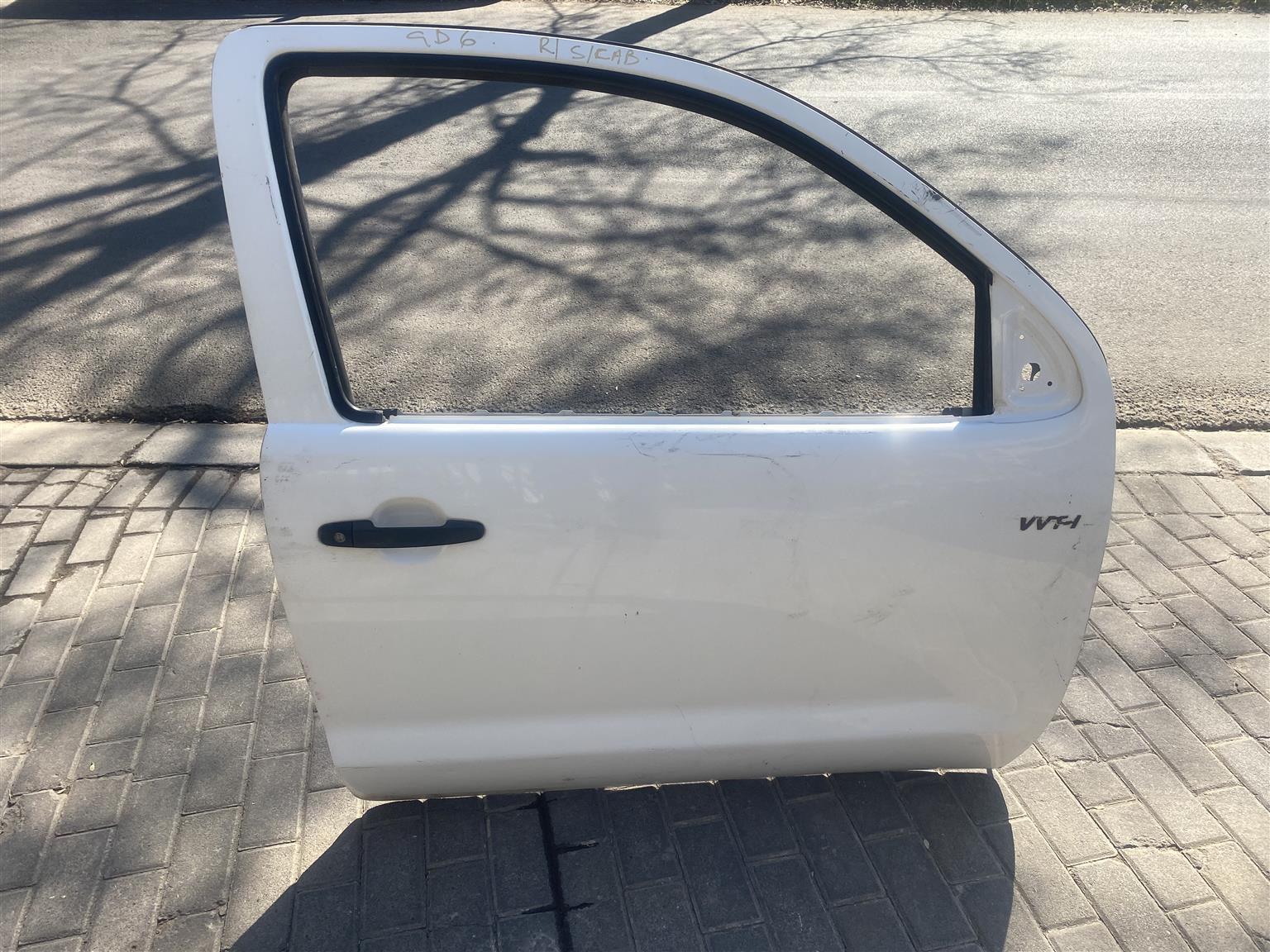 2018 TOYOTA HILUX GD-6 CLUB CAB RIGHT FRONT DOOR SHELL FOR SALE