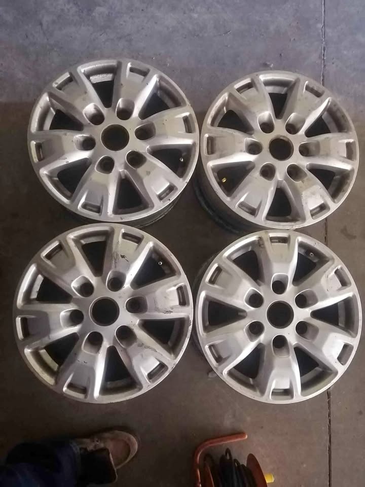 Ranger mag rims & Continental 255 70 16 LX