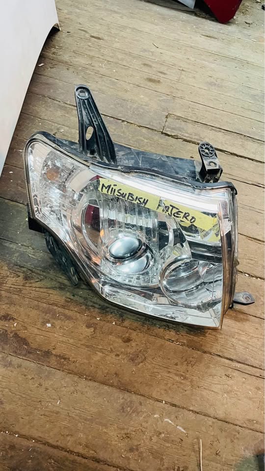Mitsubishi Pajero headlight - Private Seller