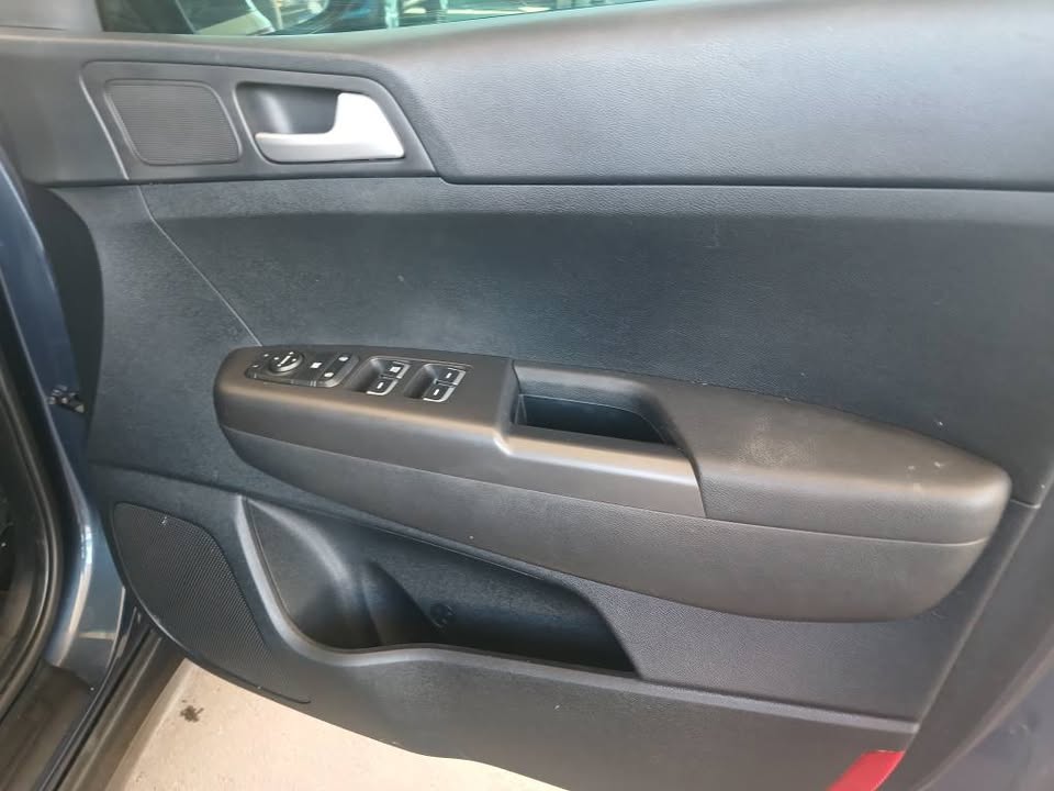 2021 KIA SPORTAGE 1.6 GDi Transmission: Automatic  Mileage: 30000km Fueltype: Petrol  Grey