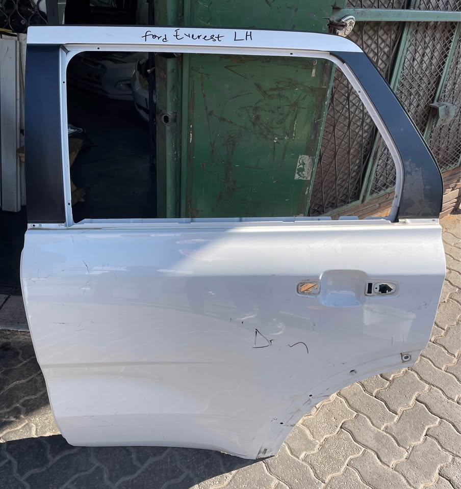 Ford Everest RearDoor Leftside - Private Seller Ford Everest RearDoor Leftside - Private Seller