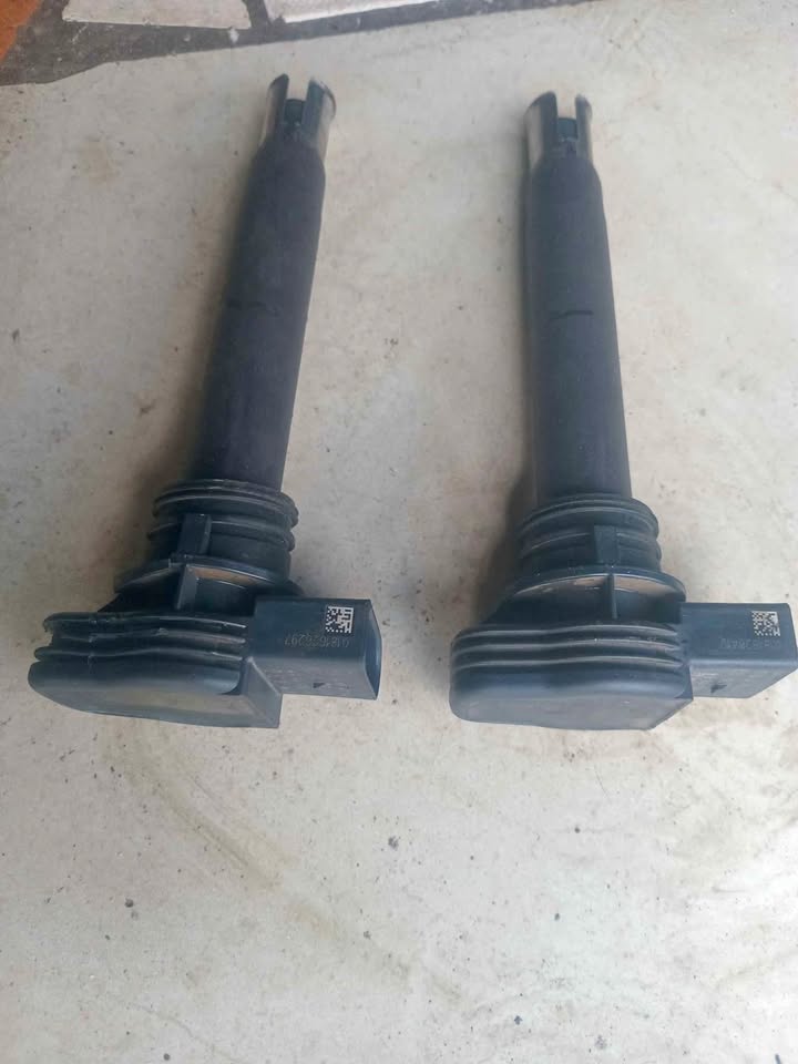 OEM 06H-905-115-B Bosch Style Engine Ignition Coil Pair for Audi Volkswagen 2.0L - Private Seller OEM 06H-905-115-B Bosch Style Engine Ignition Coil Pair for Audi Volkswagen 2.0L - Private Seller