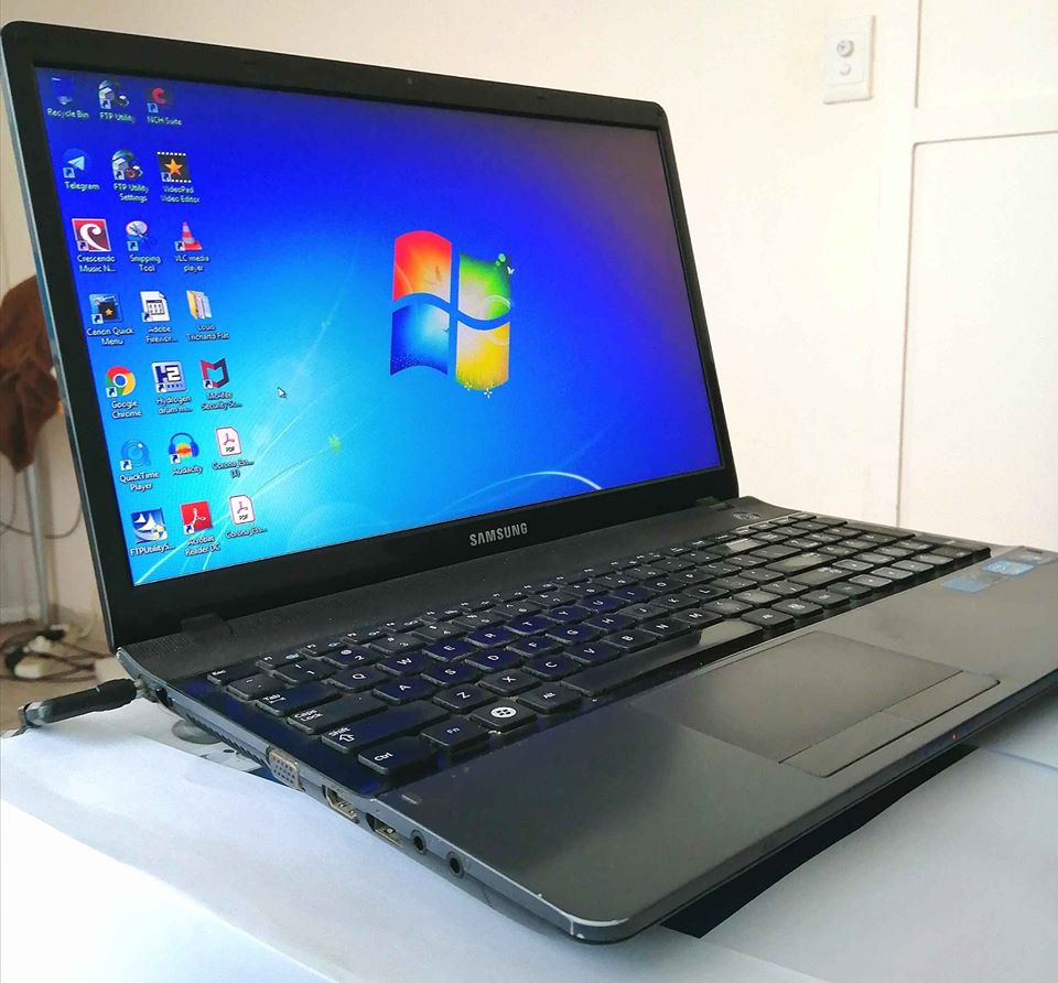 Laptop Samsin i3 with Windows 7