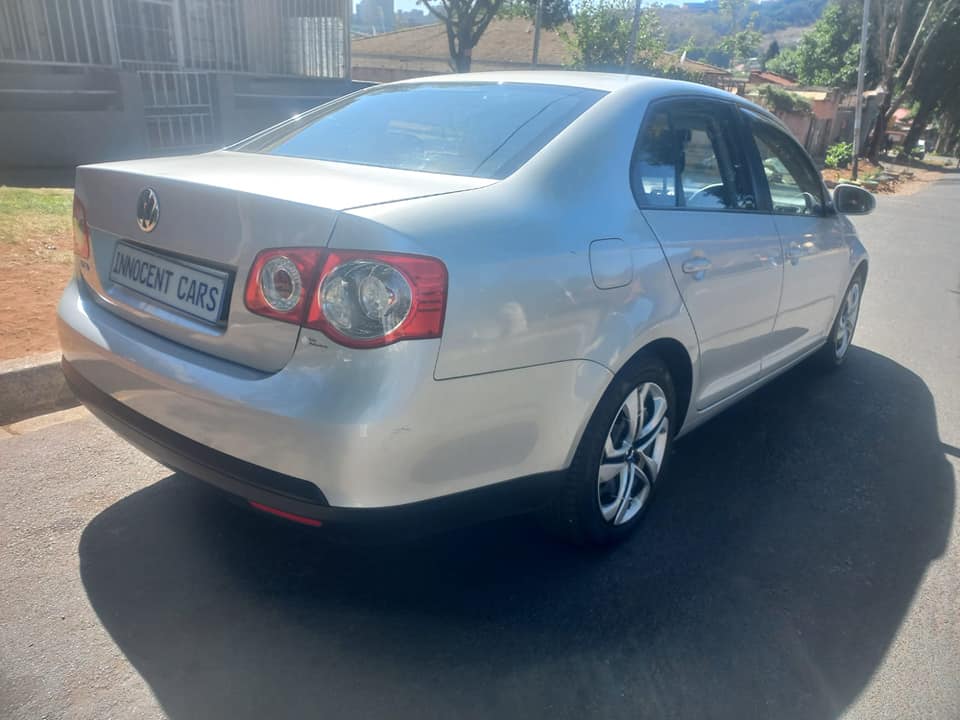 2011 JETTA 5 SEDAN 1.6 PETROL, MANUAL, SILVER COLOR, MILEAGE 98000KMS