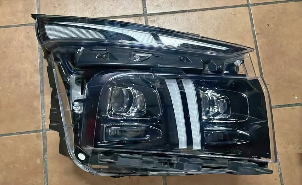 Hyundai Santa-Fe LED HEADLIGHT - Private Seller Hyundai Santa-Fe LED HEADLIGHT - Private Seller