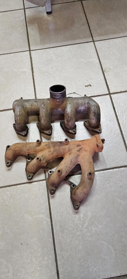 HYUNDAI H100 INLET AND EXHAUST MANIFOLD - Private Seller HYUNDAI H100 INLET AND EXHAUST MANIFOLD - Private Seller