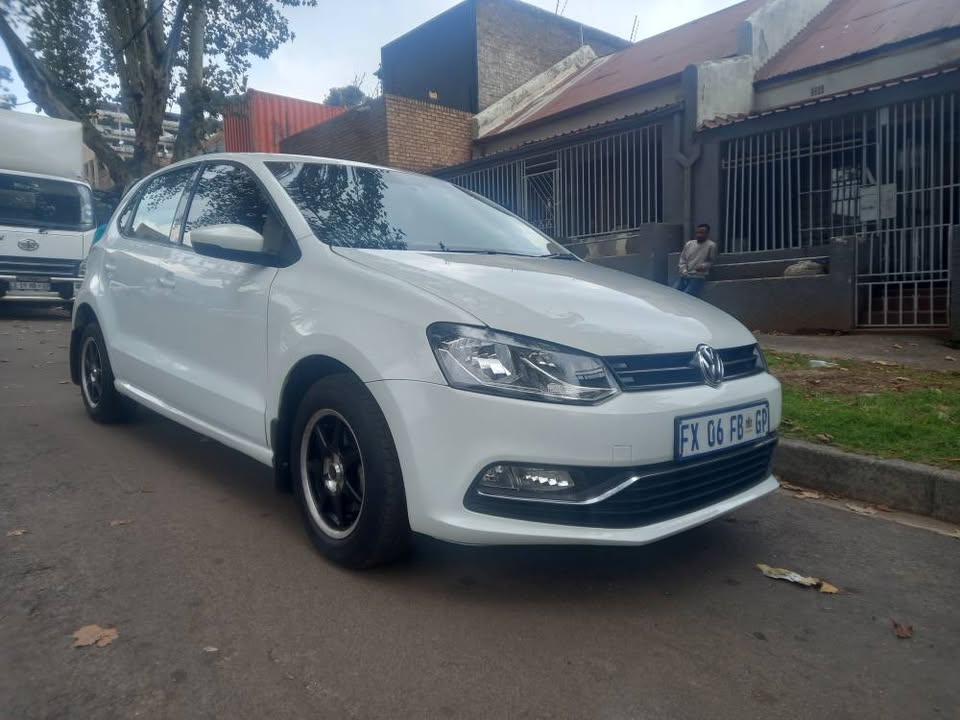 2017 VW Polo 6 Tsi 1.2 Petrol, Manual, White, 143000kms, Service book.