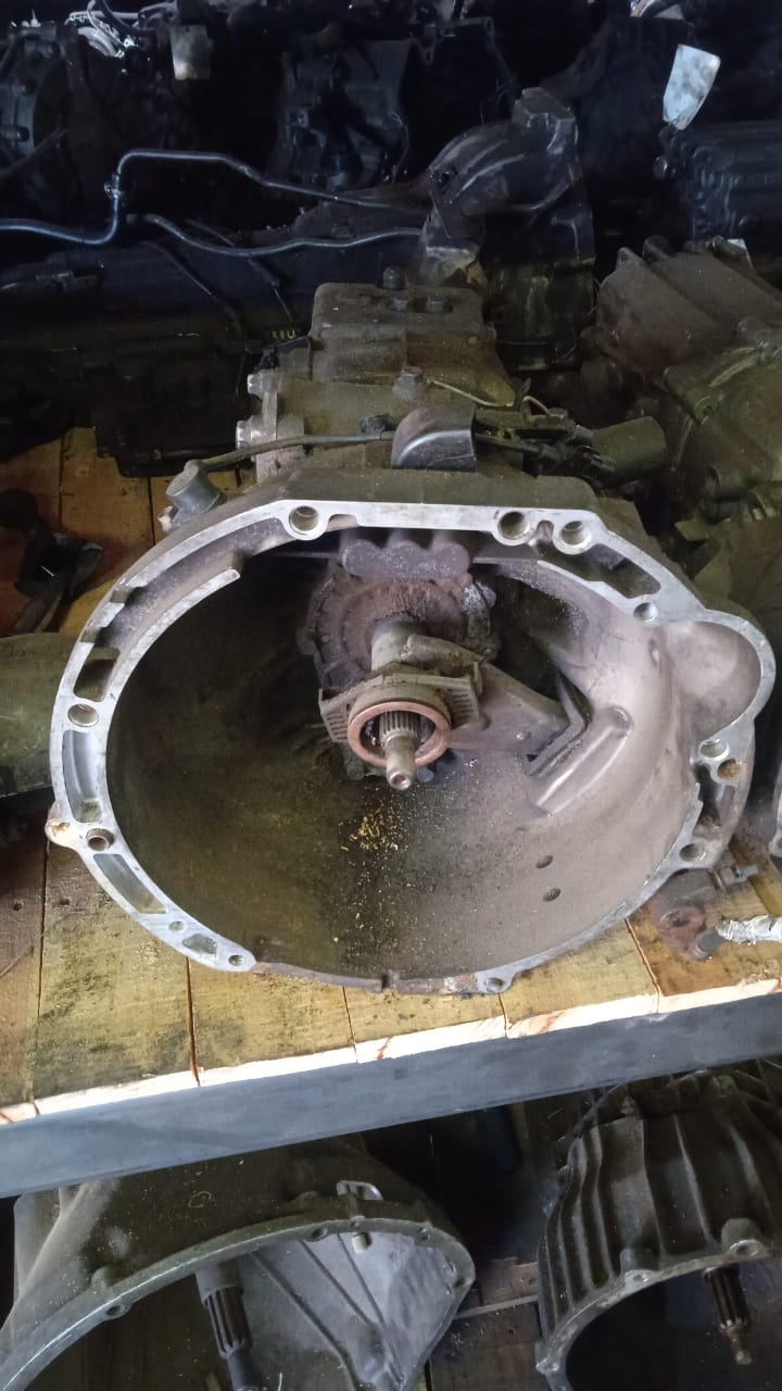HYUNDAI D4CB MANUAL GEARBOX - Private Seller HYUNDAI D4CB MANUAL GEARBOX - Private Seller