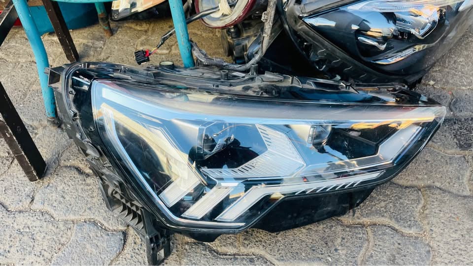 Audi Q3 LED HEADLIGHT 2019/23 - Private Seller