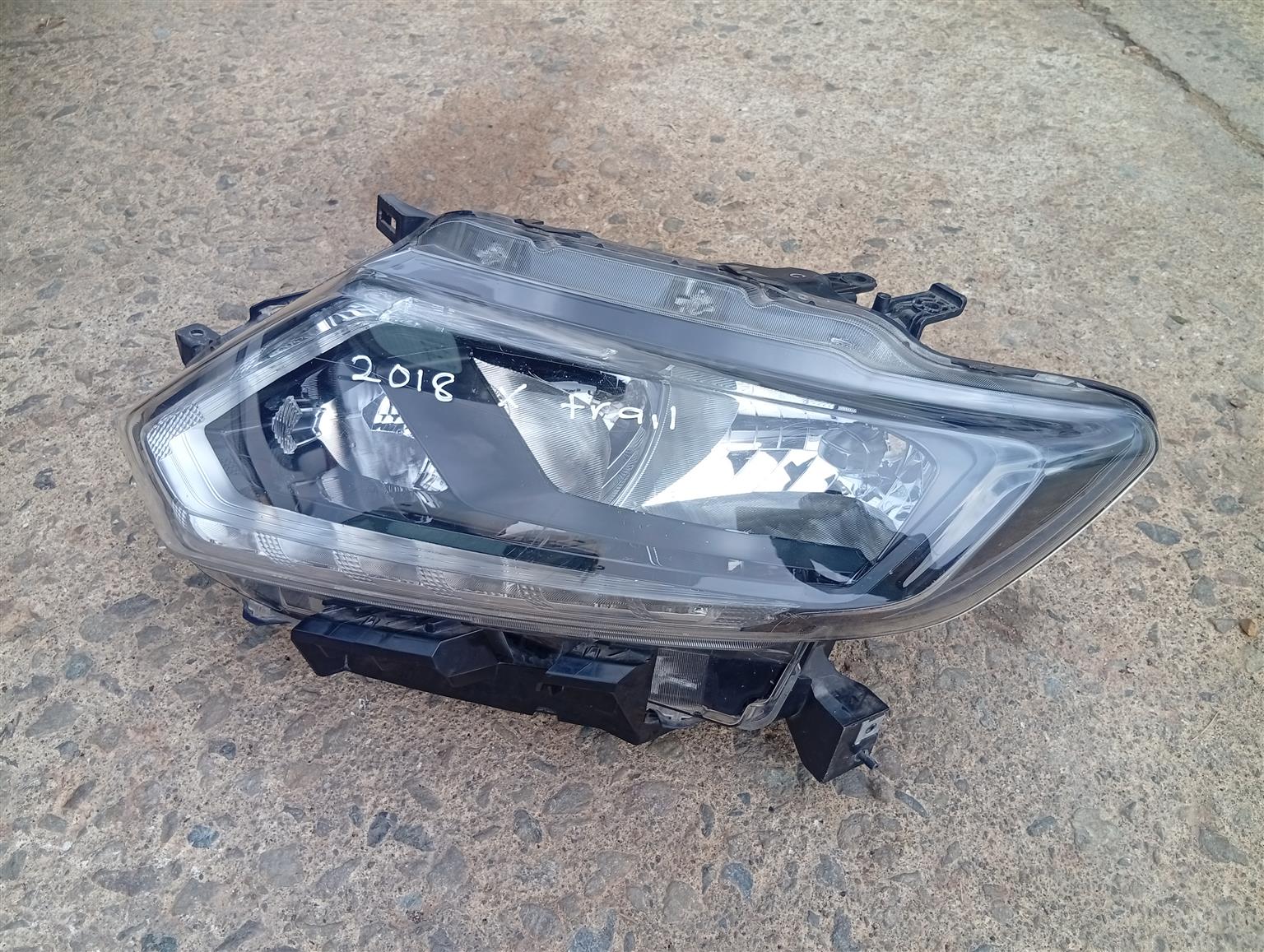 2018-2021 nissan xtrail left headlight for sale - Private Seller 2018-2021 nissan xtrail left headlight for sale - Private Seller