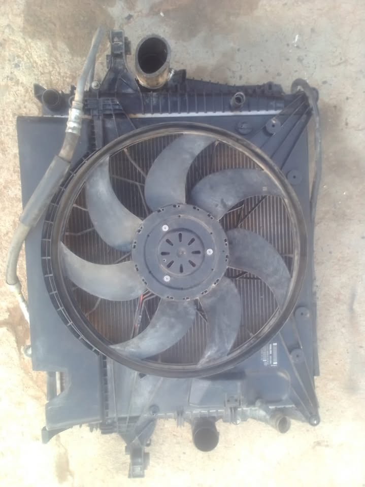 VOLVO XC90 D5 RADIATOR COMPLETE IN EXCELLENT WORKING CONDITION - Private Seller