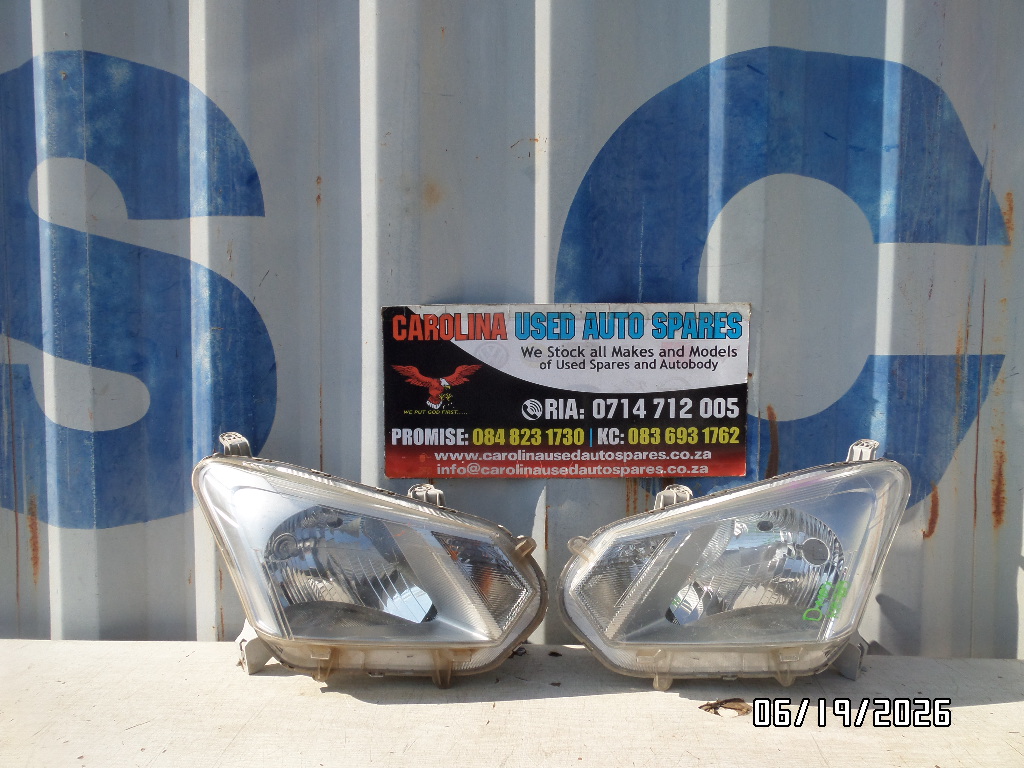 Isuzu D-max left and right side headlight (2016-2020) - Private Seller Isuzu D-max left and right side headlight (2016-2020) - Private Seller