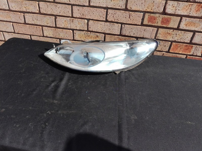 Peugeot 407 Left Headlight - Private Seller