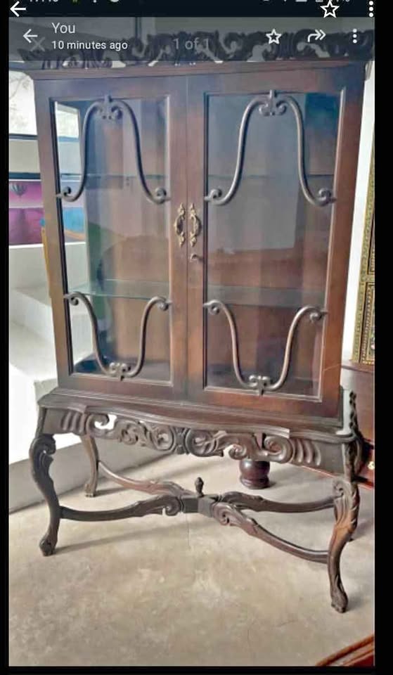 GORGEOUS ANTIQUE display cabinet with Gabriel legs – Gordon Fraser – immaculate  investment item GORGEOUS ANTIQUE display cabinet with Gabriel legs – Gordon Fraser – immaculate  investment item