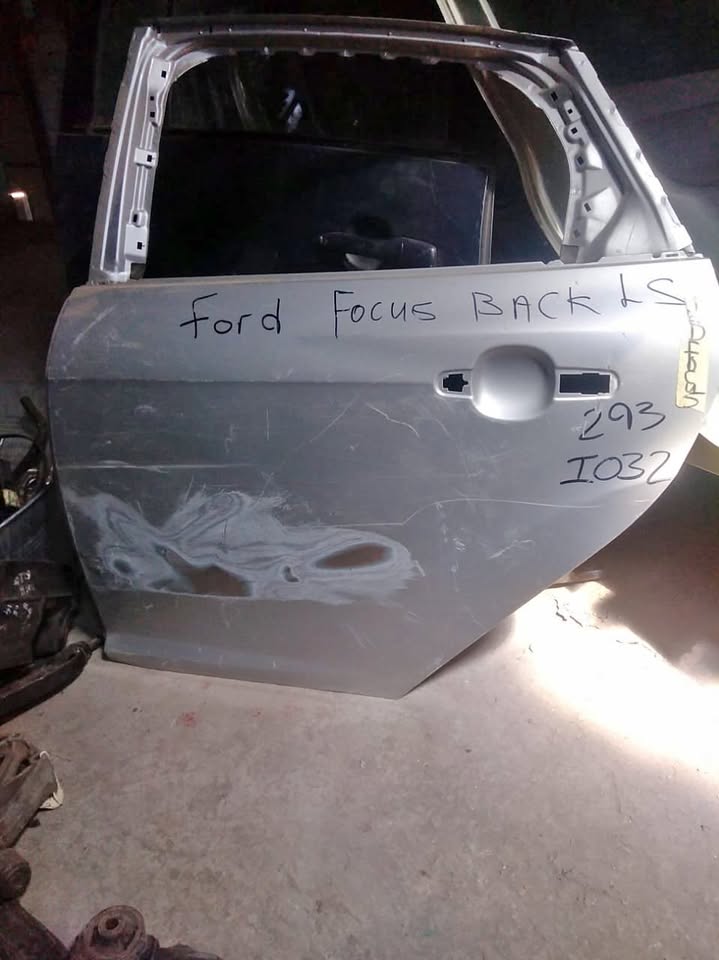 ford Focus Left back door - Private Seller ford Focus Left back door - Private Seller