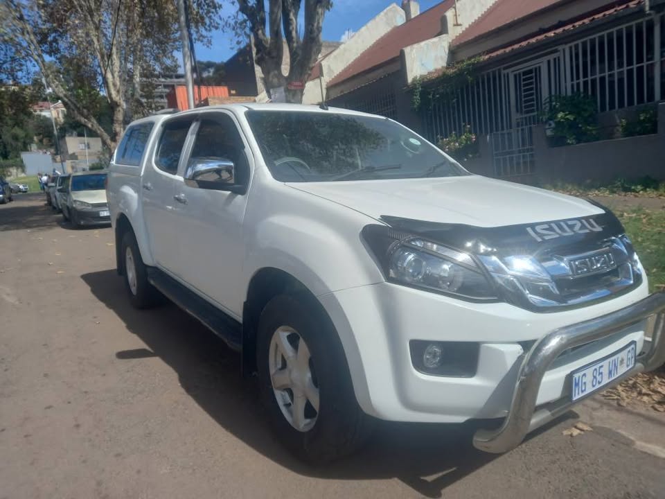 2013 Isuzu KB300 DTEQ DIESEL,  DOUBLE CAB BAKKIE, MANUEL, WHITE