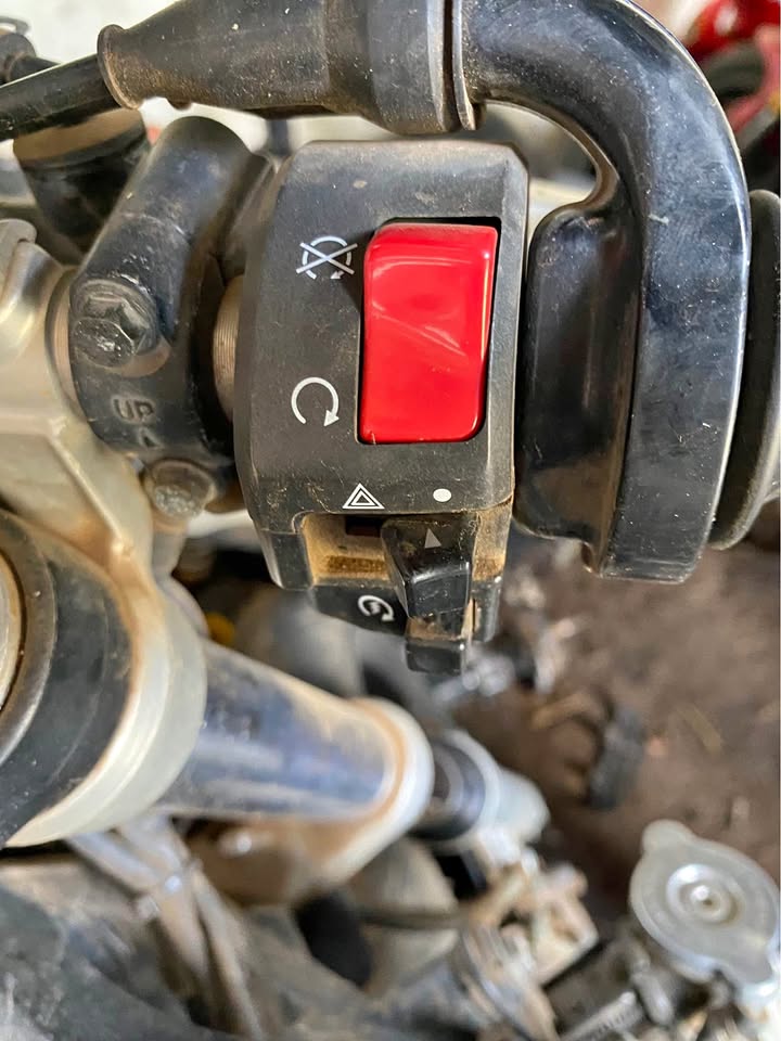 Suzuki SV 650 right switch. Stripping complete bike. Meyerton bike scrapyard - Private Seller Suzuki SV 650 right switch. Stripping complete bike. Meyerton bike scrapyard - Private Seller