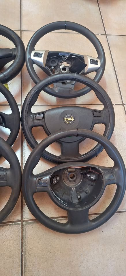 Opel corsa steerings - Private Seller Opel corsa steerings - Private Seller