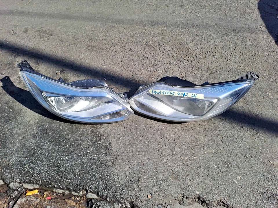FORD FOCUS HEADLIGHT BOTH SIDES 2012 MODEL - Private Seller FORD FOCUS HEADLIGHT BOTH SIDES 2012 MODEL - Private Seller
