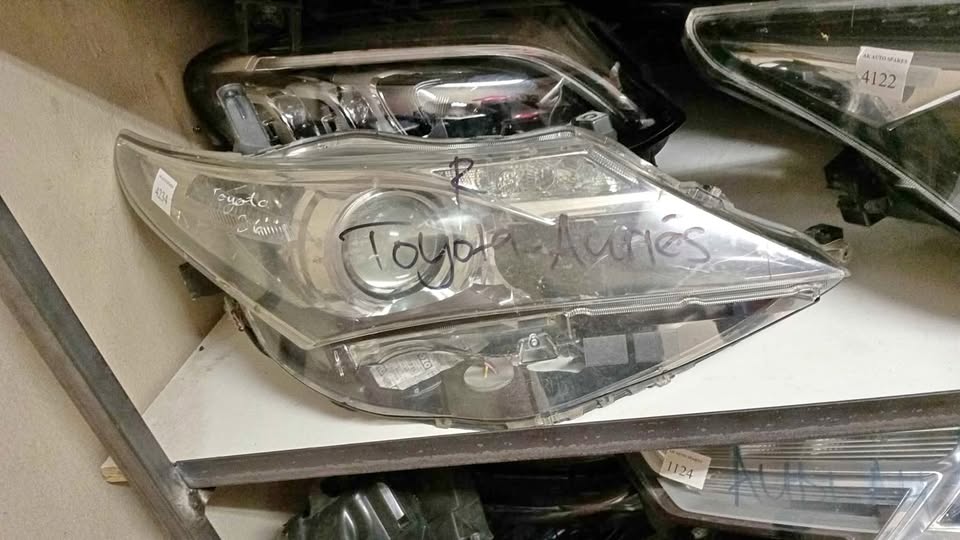 Toyota AURIES HEADLIGHT - Private Seller Toyota AURIES HEADLIGHT - Private Seller