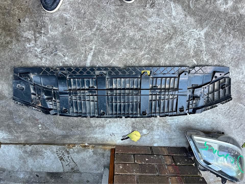 AUDI Q3 8U 2015-2018 BUMPER COVER UNDERTRAY 8U0807233E - Private Seller AUDI Q3 8U 2015-2018 BUMPER COVER UNDERTRAY 8U0807233E - Private Seller