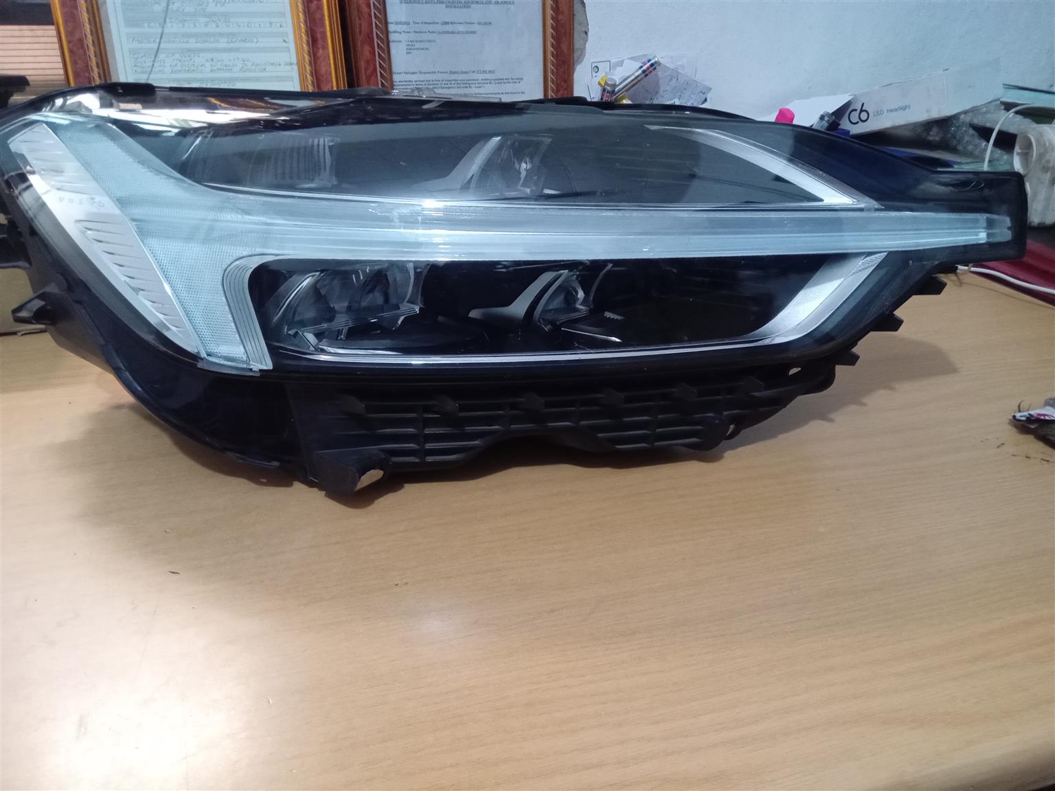 Volvo XC60 Headlight - Private Seller