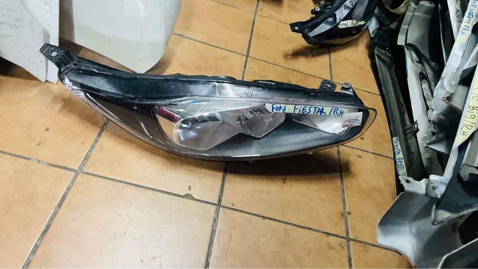 Ford fiesta headlight - Private Seller Ford fiesta headlight - Private Seller