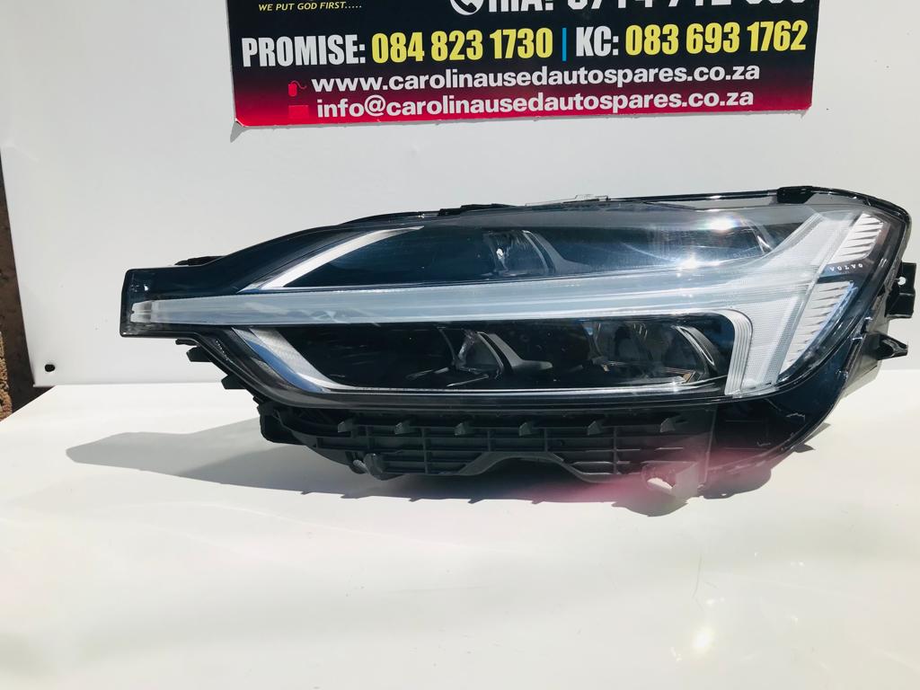 Volvo XC60 left side (LED system) complete xenon headlight - Private Seller Volvo XC60 left side (LED system) complete xenon headlight - Private Seller