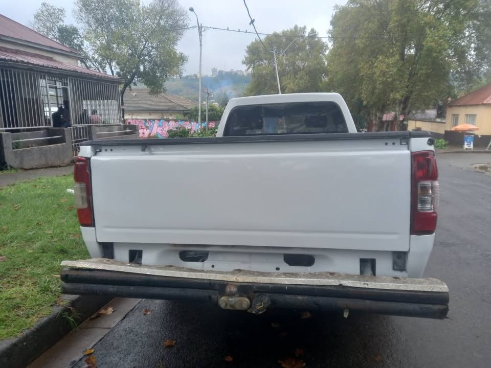 2007 ISUZU KB250 SINGLE CAB  MANUAL 4X2, WHITE, 140000KMS