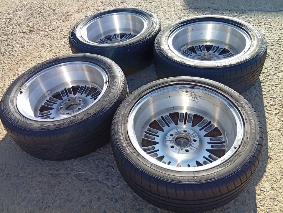 Chrysler sebring 17inch 5 holes 4 set rims and tyres
