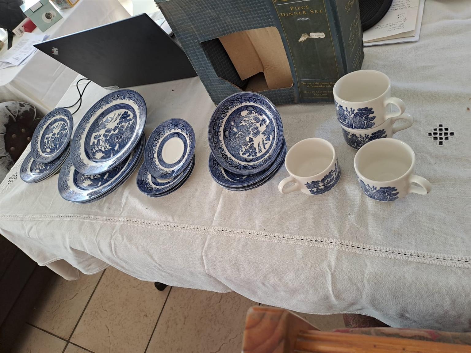 Chruchill willow 20 piece Dinner set