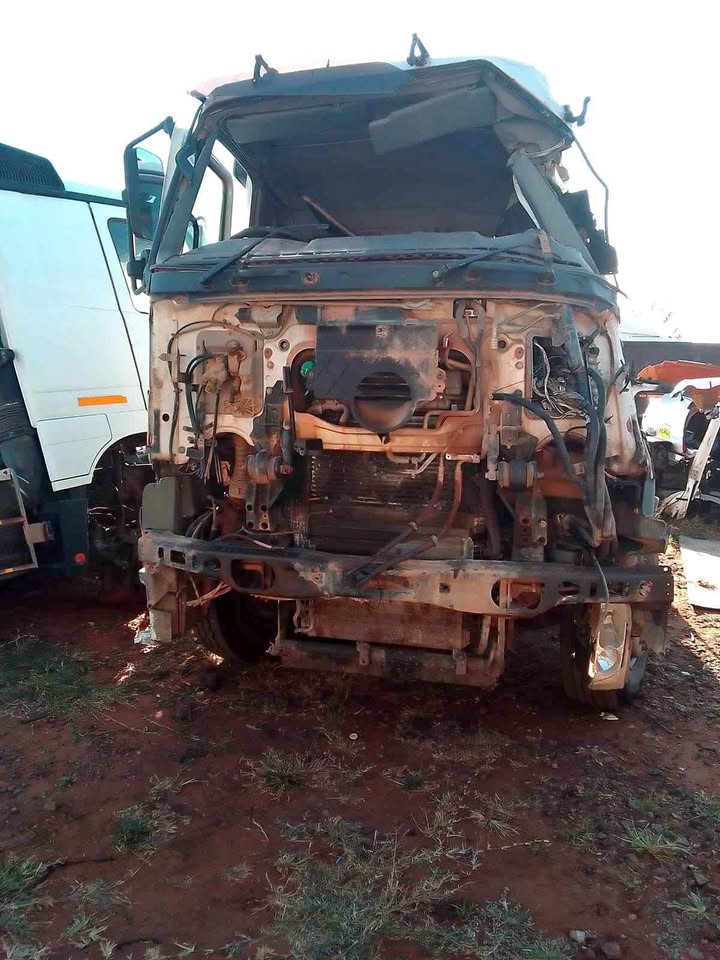 Mercedes Axor 3340 stripping for parts