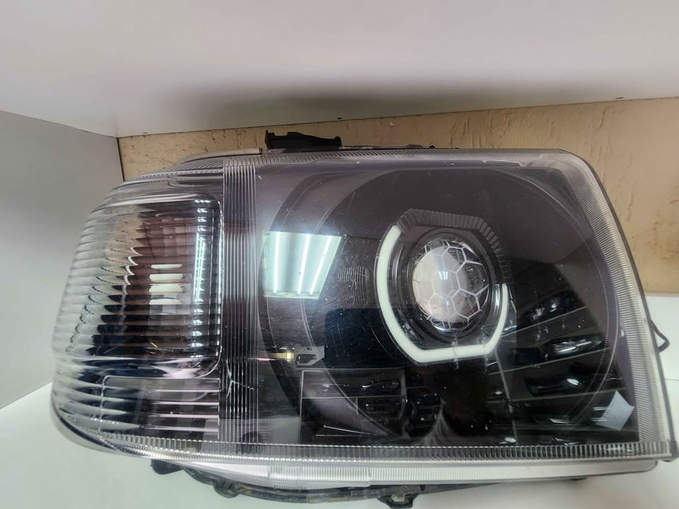 Toyota land cruiser headlight - Private Seller Toyota land cruiser headlight - Private Seller