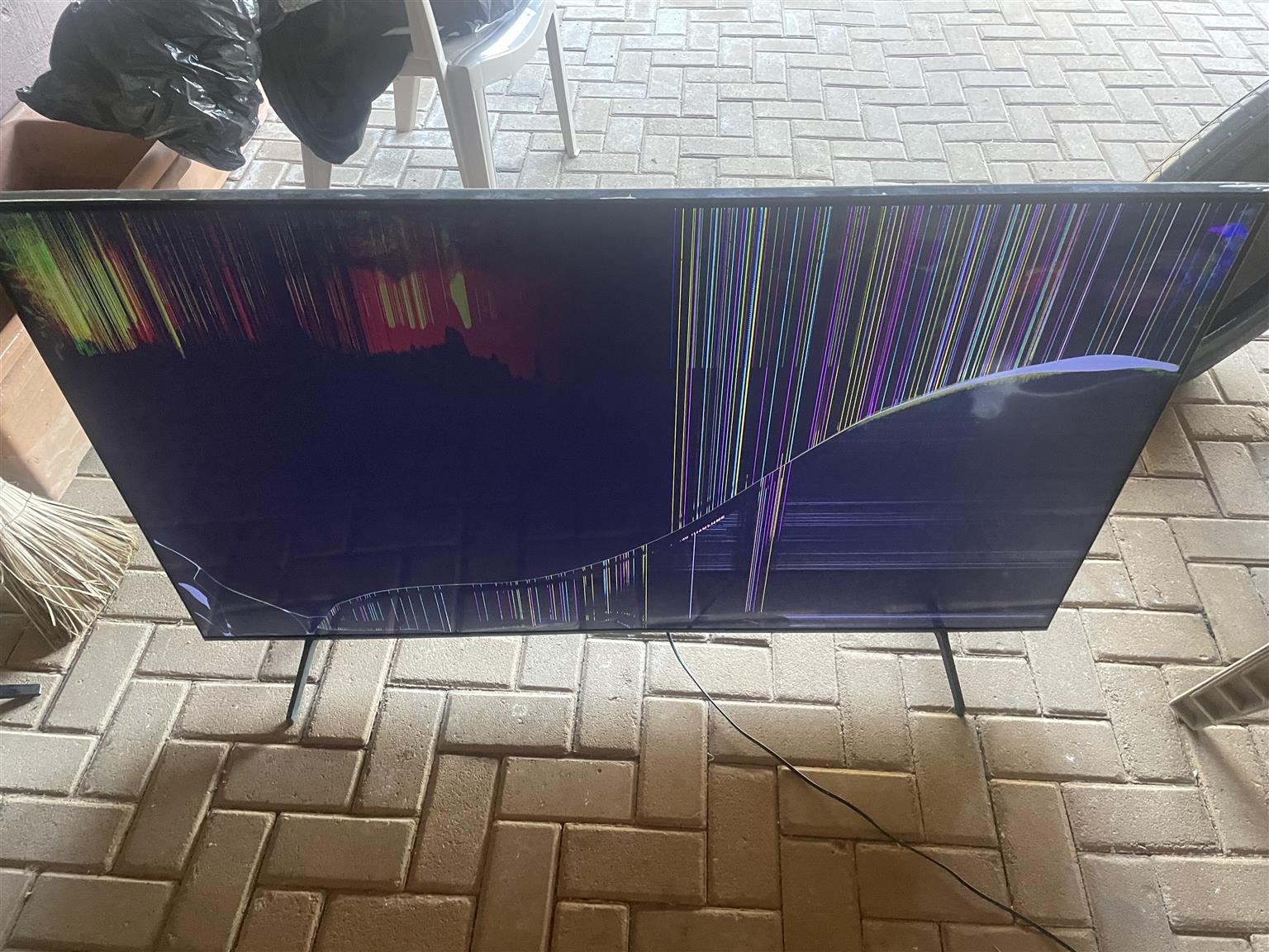 2 x damaged TV’s can be used for spares 2 x damaged TV’s can be used for spares